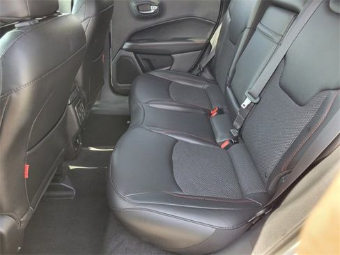 Used 2020 Jeep Compass Trailhawk image 11