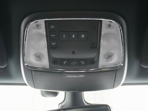 Used 2022 Jeep Grand Cherokee Laredo X image 28