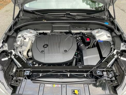Certified 2023 Volvo XC60 B5 Plus AWD/4WD image 26
