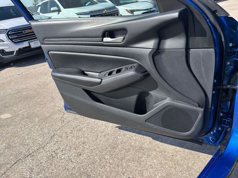 Used 2025 Nissan Altima 2.5 SV image 18