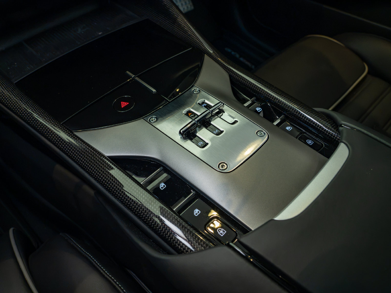 Used 2024 Ferrari Purosangue AWD/4WD image 18