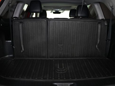 Used 2019 Toyota Highlander SE AWD/4WD image 13