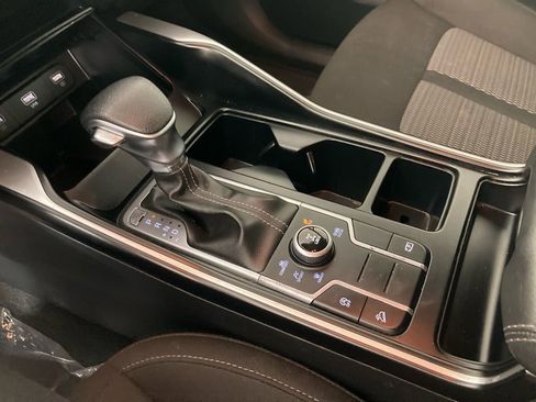 Certified 2023 Kia Sorento LX image 9