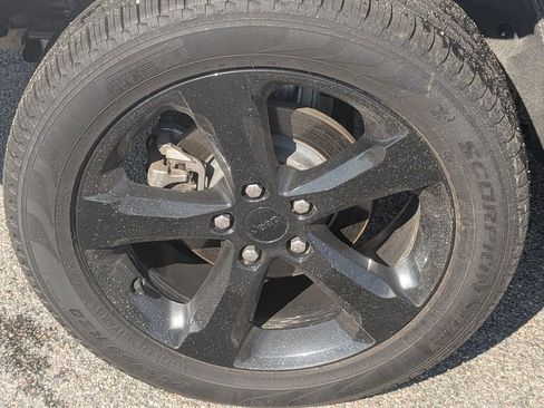 Used 2025 Jeep Grand Cherokee Limited w/ Luxury Tech Group II image 14