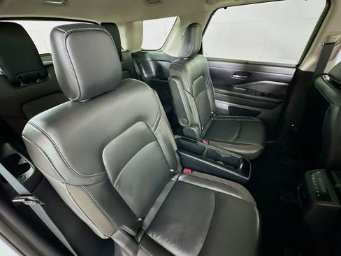 Used 2024 Nissan Pathfinder SL w/ SL Premium Package image 29