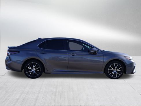 Used 2024 Toyota Camry SE image 8