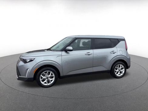 Used 2025 Kia Soul LX w/ LX Technology Package FWD image 8