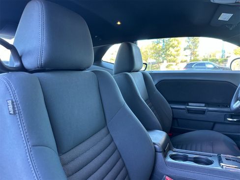 Used 2013 Dodge Challenger SXT image 17