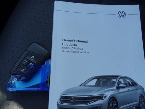 Used 2024 Volkswagen Jetta SE image 32