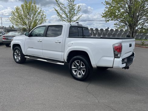 Used 2016 Toyota Tacoma Limited w/ Towing Package image 3