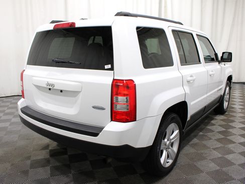 Used 2014 Jeep Patriot Latitude w/ Sun/Sound Group FWD image 24