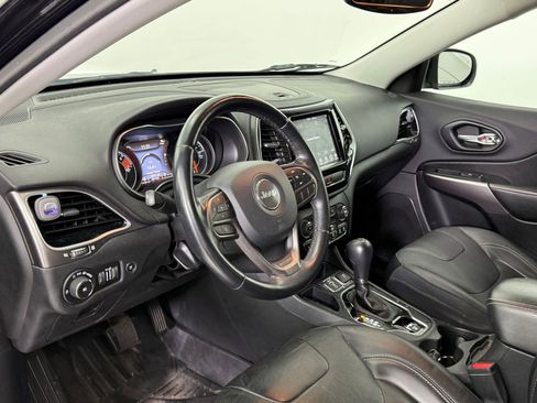 Used 2019 Jeep Cherokee Limited image 4