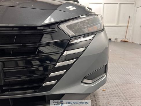 Used 2025 Nissan Versa SV FWD image 11