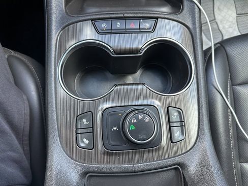 Used 2023 GMC Acadia SLT image 24