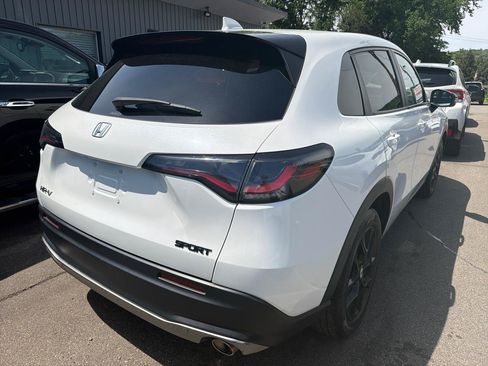 Used 2023 Honda HR-V Sport image 6