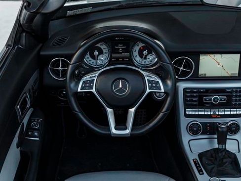 Used 2014 Mercedes-Benz SLK 350 image 25