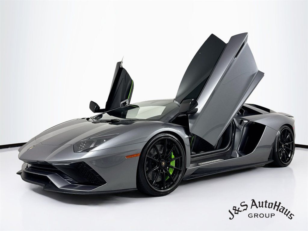 Used 2018 Lamborghini Aventador S AWD/4WD image 3
