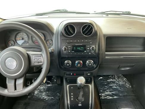 Used 2016 Jeep Patriot Sport w/ Power Value Group FWD image 11