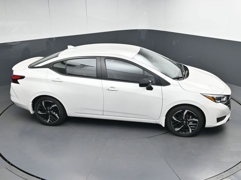 New 2025 Nissan Versa SR w/ Trunk Package FWD image 31