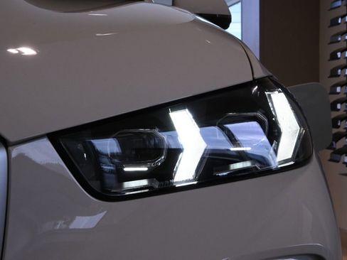 Used 2025 BMW X5 xDrive50e image 9