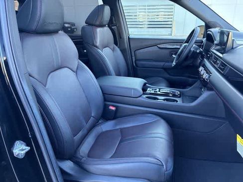 Certified 2025 Honda Pilot Black Edition image 24