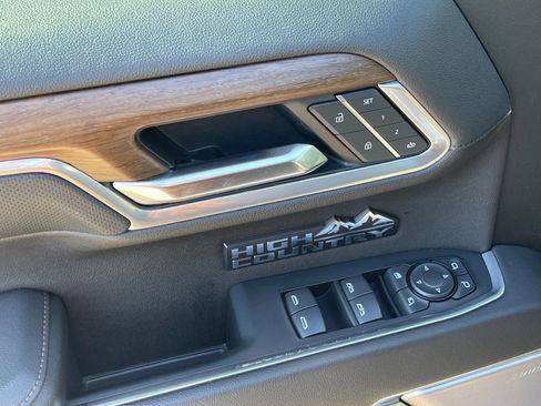 Used 2022 Chevrolet Silverado 1500 High Country w/ Z71 Off-Road Package image 13