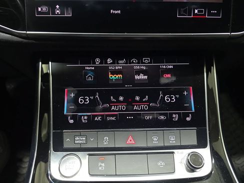 Used 2020 Audi Q8 Premium Plus AWD/4WD image 25