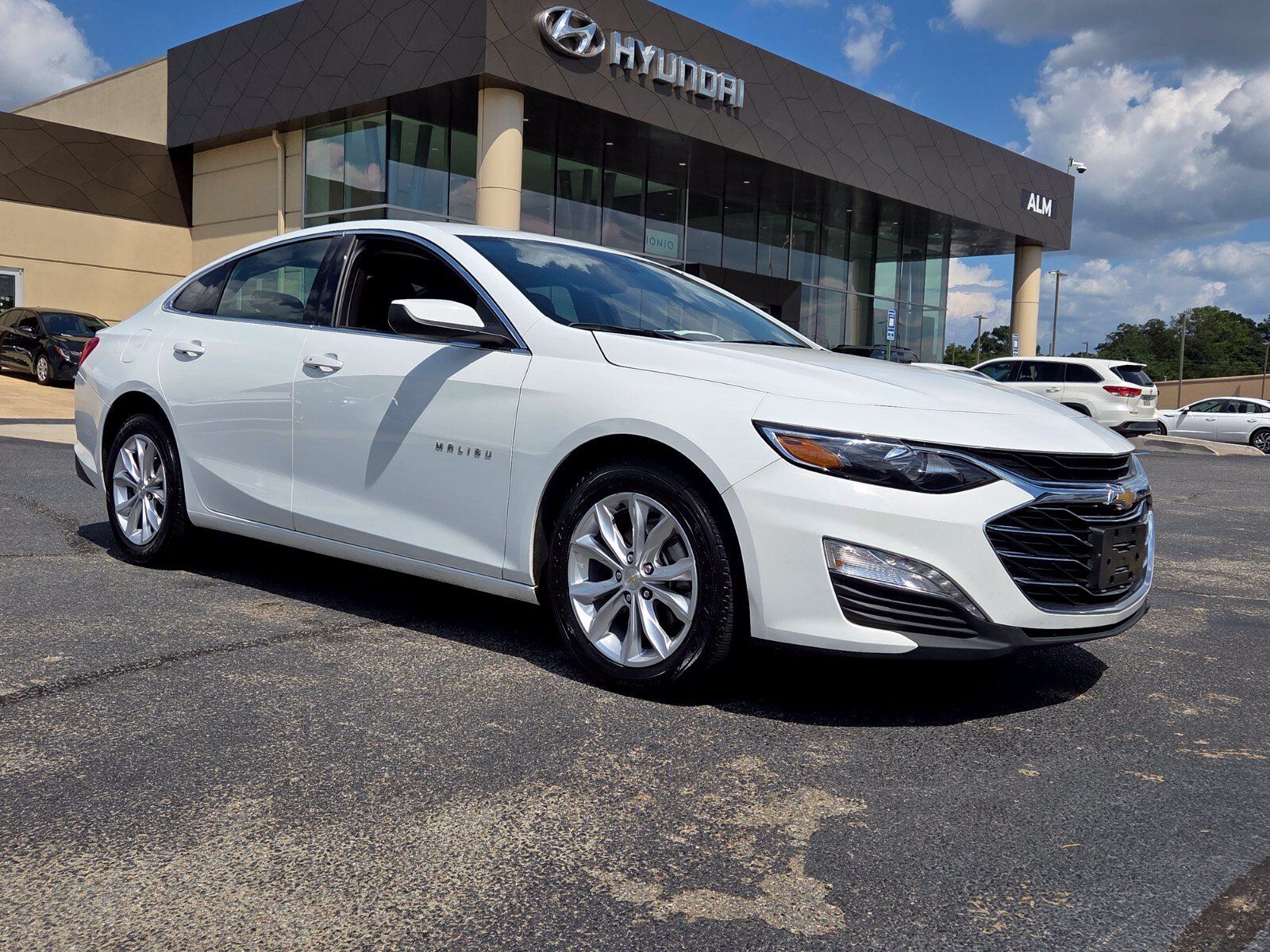 Used 2025 Chevrolet Malibu LT FWD image 1