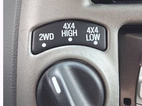 Used 2004 Ford Explorer Sport Trac 4x4 image 13