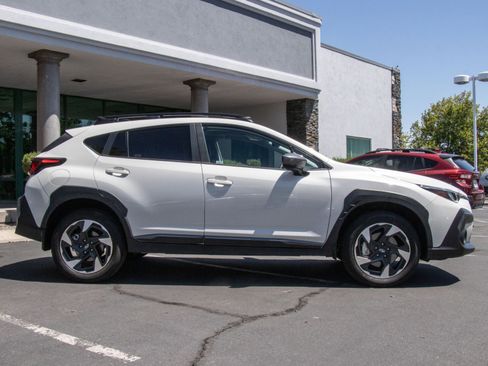 Used 2024 Subaru Crosstrek 2.5i Limited w/ Crosstrek Mirror Package image 8
