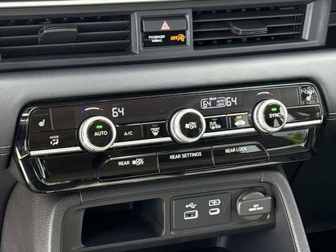 Used 2025 Honda Pilot Touring image 22