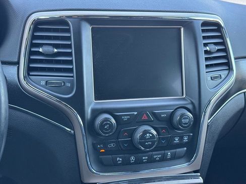 Used 2016 Jeep Grand Cherokee Limited w/ Luxury Group II AWD/4WD image 16