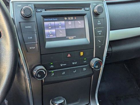 Used 2017 Toyota Camry SE image 12