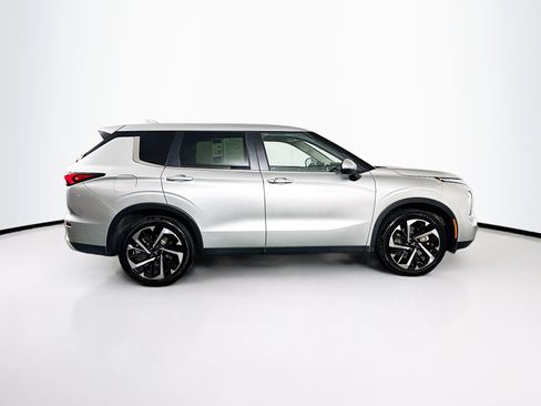 Used 2024 Mitsubishi Outlander SE image 10