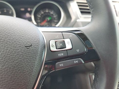Used 2020 Volkswagen Tiguan SE w/ Panoramic Sunroof Package FWD image 29