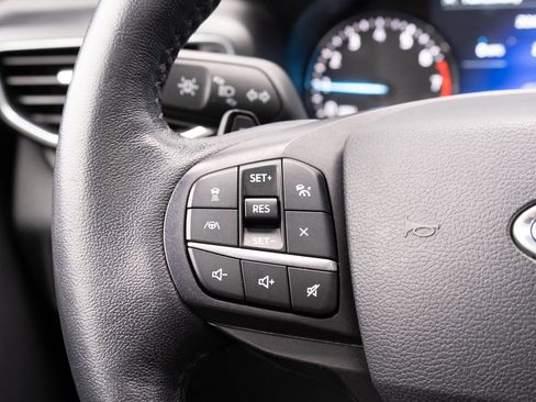 Used 2020 Ford Explorer XLT w/ Equipment Group 202A image 8