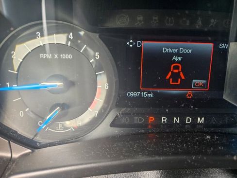 Used 2017 Ford Expedition XLT RWD image 3