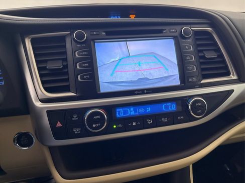 Used 2015 Toyota Highlander XLE FWD image 40