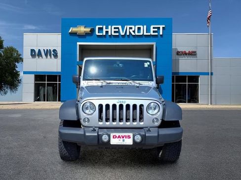 Used 2014 Jeep Wrangler Unlimited Rubicon w/ Connectivity Group AWD/4WD image 8