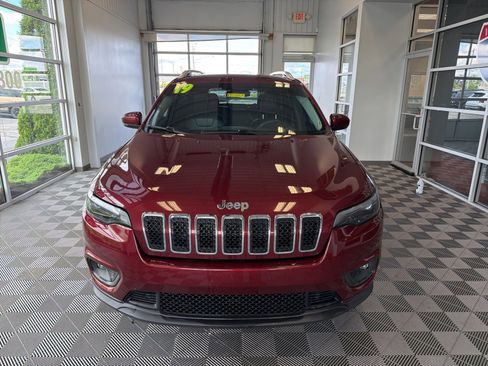 Used 2019 Jeep Cherokee Latitude Plus w/ Cold Weather Group AWD/4WD image 2