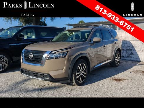 Used 2023 Nissan Pathfinder Platinum w/ Cargo Package FWD image 6