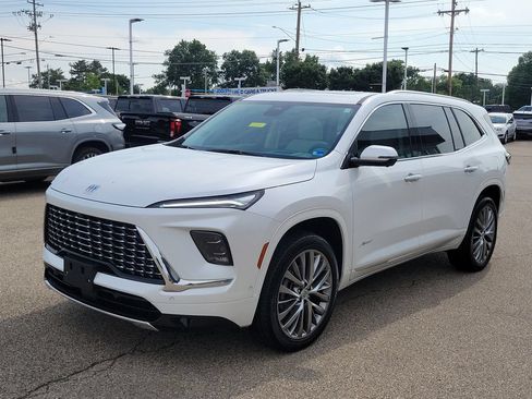 Used 2025 Buick Enclave Avenir w/ Super Cruise Package FWD image 2