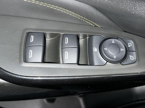 Used 2024 Chevrolet Trax LT w/ Sunroof Package image 18