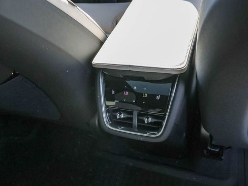 New 2026 Volvo EX90 Plus RWD image 21