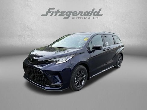 Used 2026 Toyota Sienna XSE AWD/4WD image 3