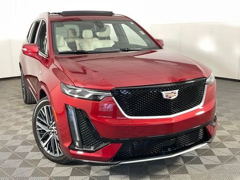 Used 2025 Cadillac XT6 Sport w/ Technology Package image 39