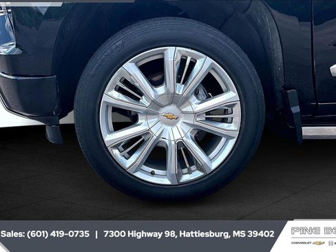 Used 2023 Chevrolet Silverado 1500 High Country w/ Technology Package AWD/4WD image 9