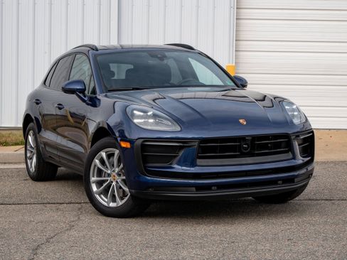 Used 2025 Porsche Macan AWD/4WD image 9