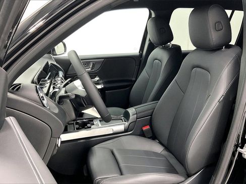New 2025 Mercedes-Benz GLB 250 4MATIC image 9