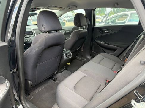 Used 2025 Chevrolet Malibu LT FWD image 3